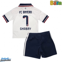 Bayern Munich Serge Gnabry #7 Bortedraktsett Barn 2026-27 Kortermet (+ Korte bukser)